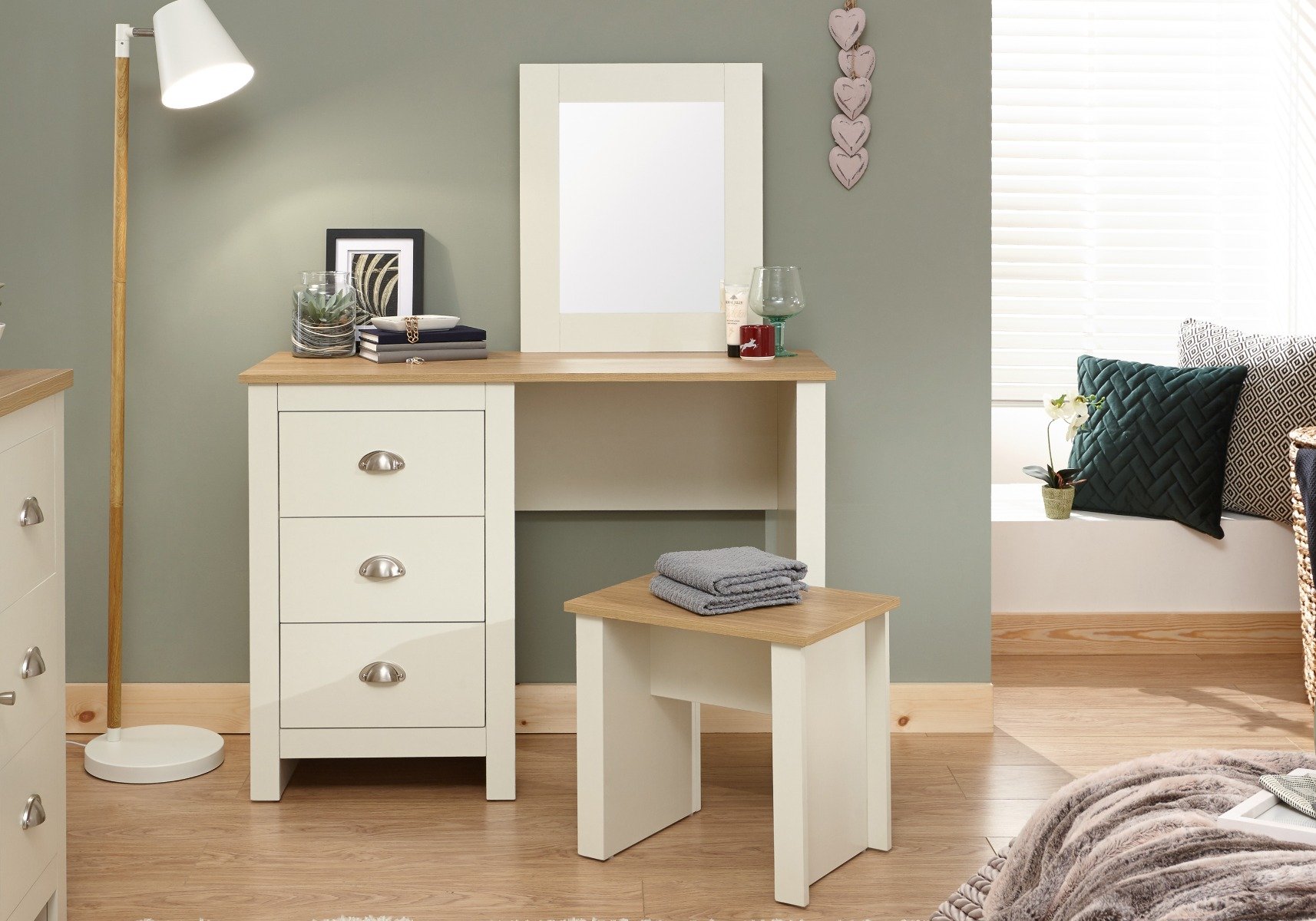 Beige dressing table